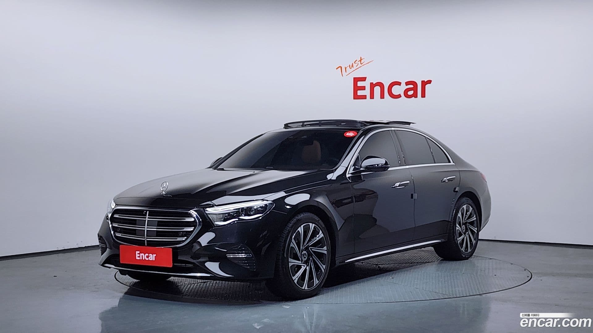 Main__Slider__Photo:E-Class Mercedes-Benz 2024.5-0