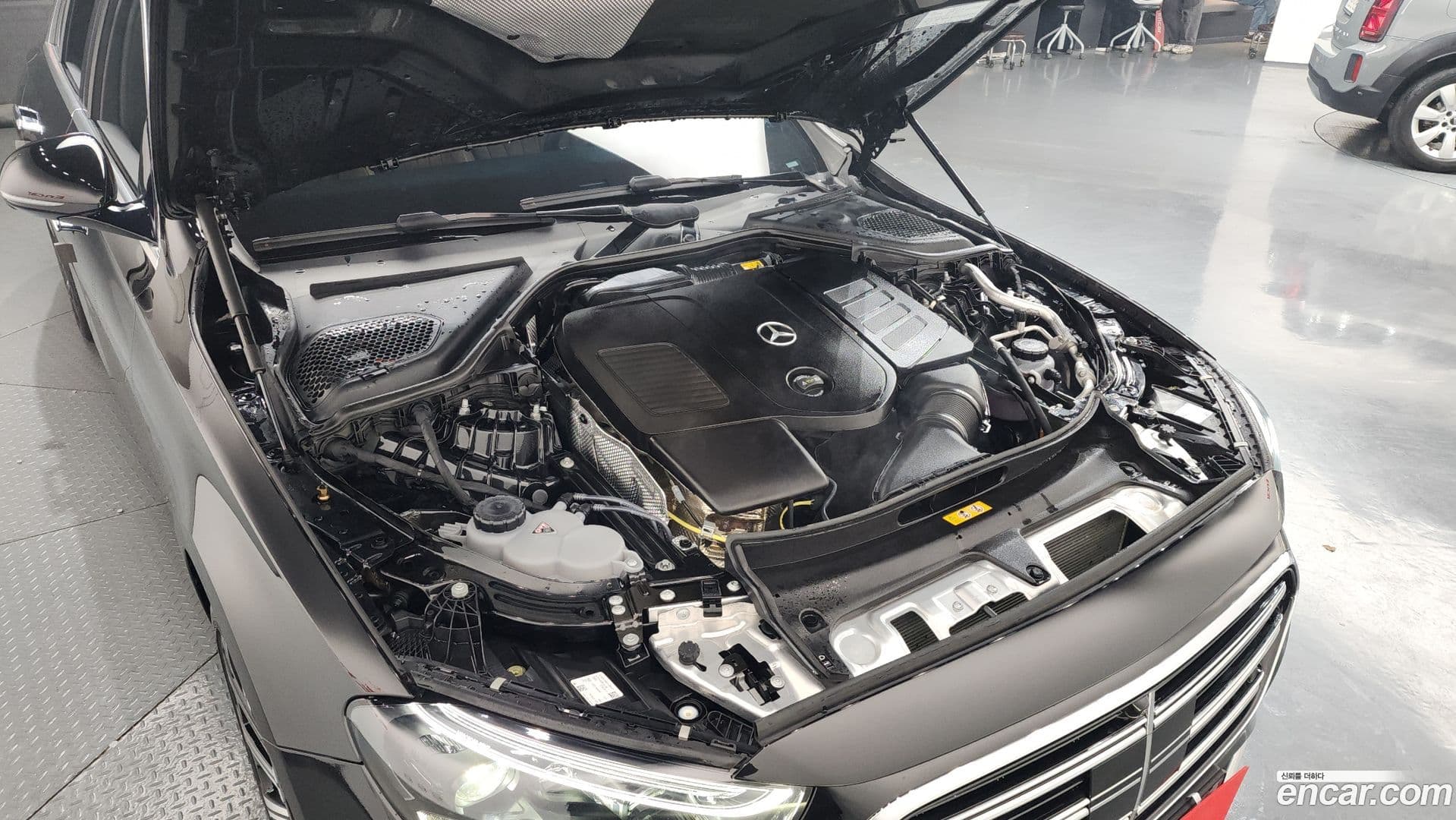 Main__Slider__Photo:E-Class Mercedes-Benz 2024.5-5