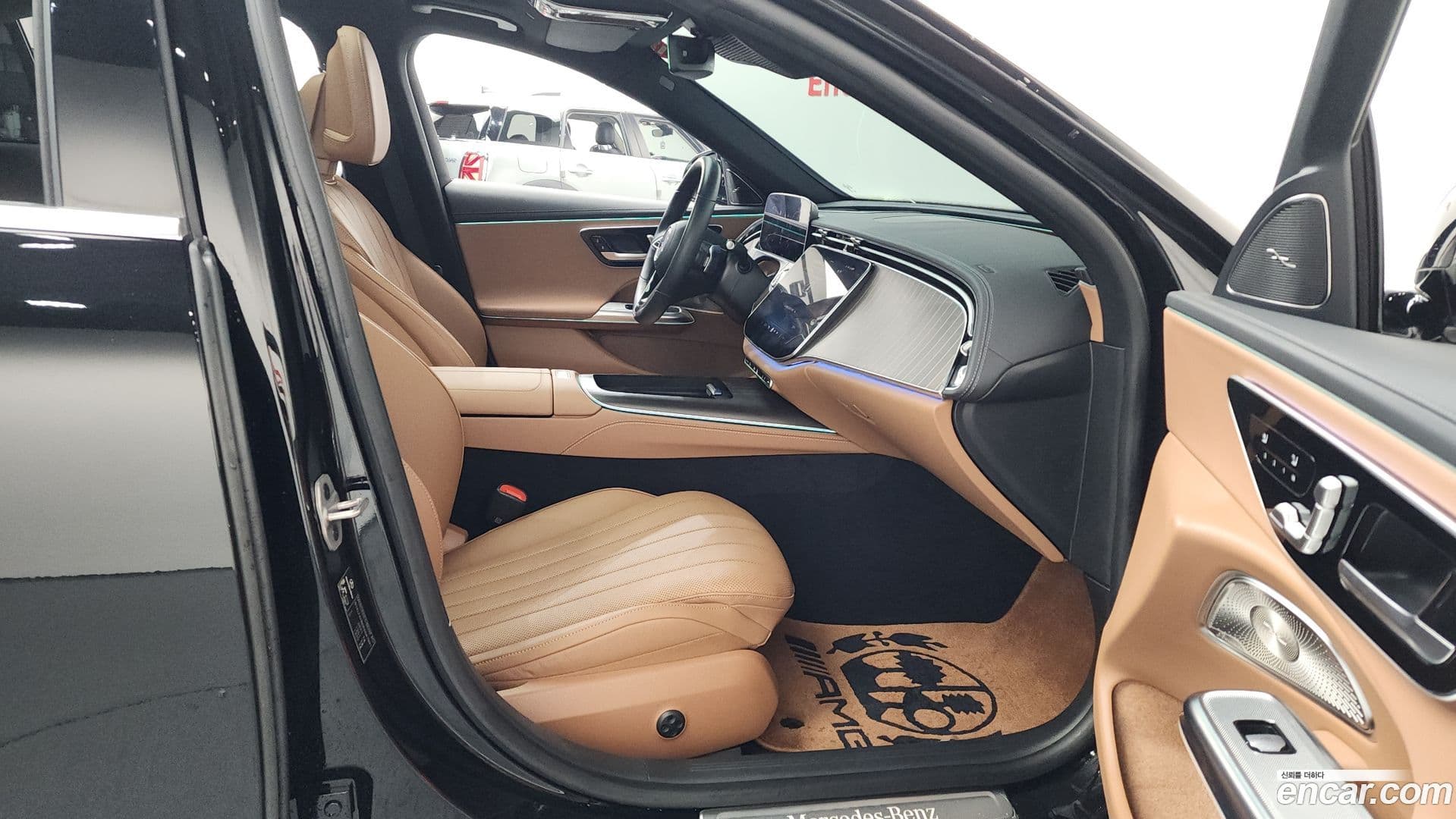 Main__Slider__Photo:E-Class Mercedes-Benz 2024.5-10