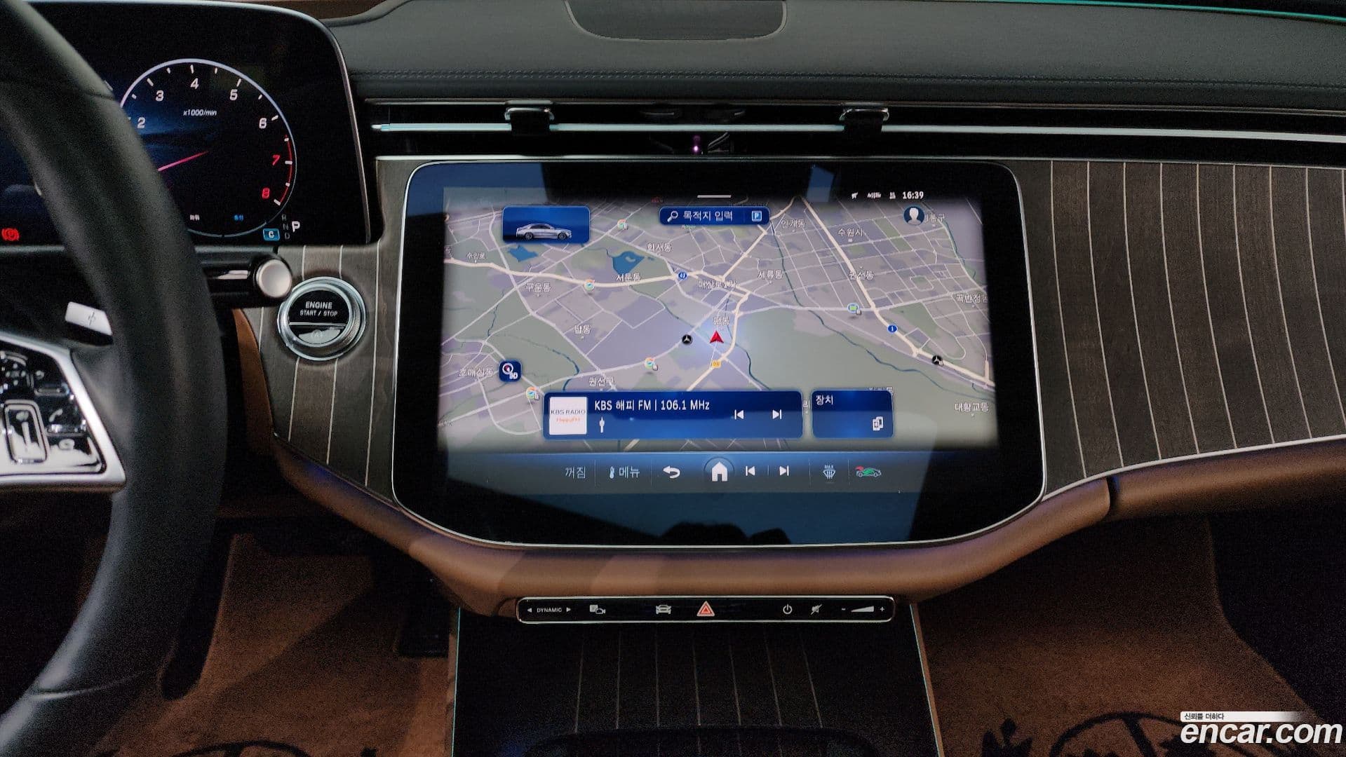 Main__Slider__Photo:E-Class Mercedes-Benz 2024.5-13