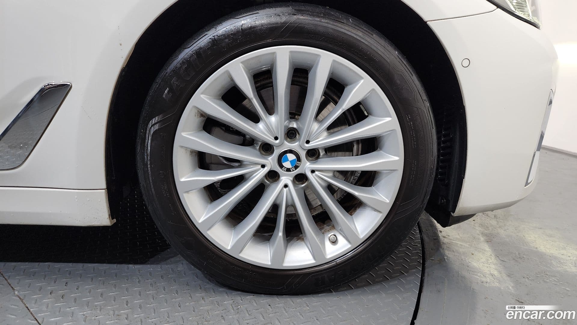 Main__Slider__Photo:5-Series BMW 2021.3-4