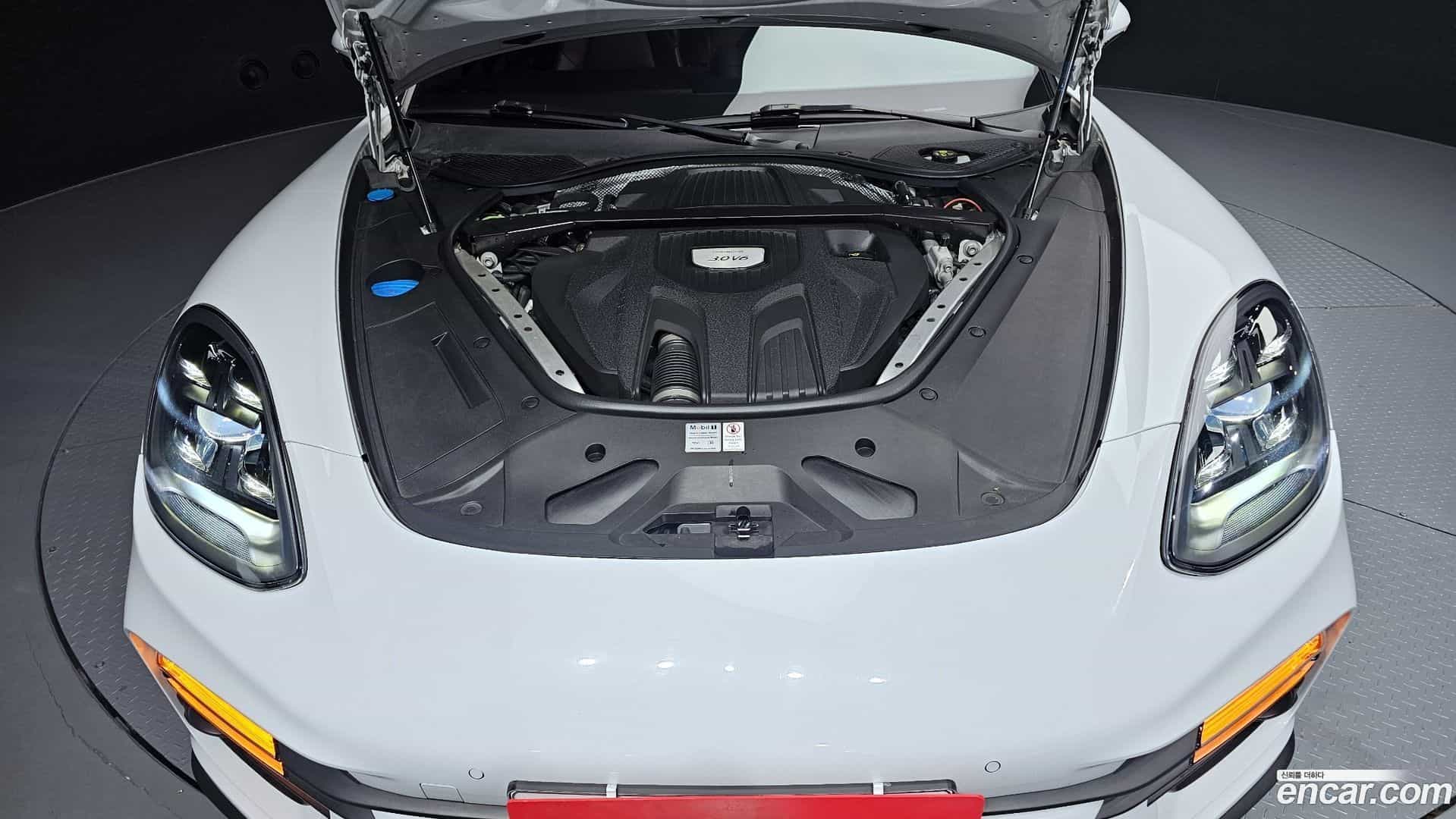 Panamera Porsche 2019.8-INNER-006