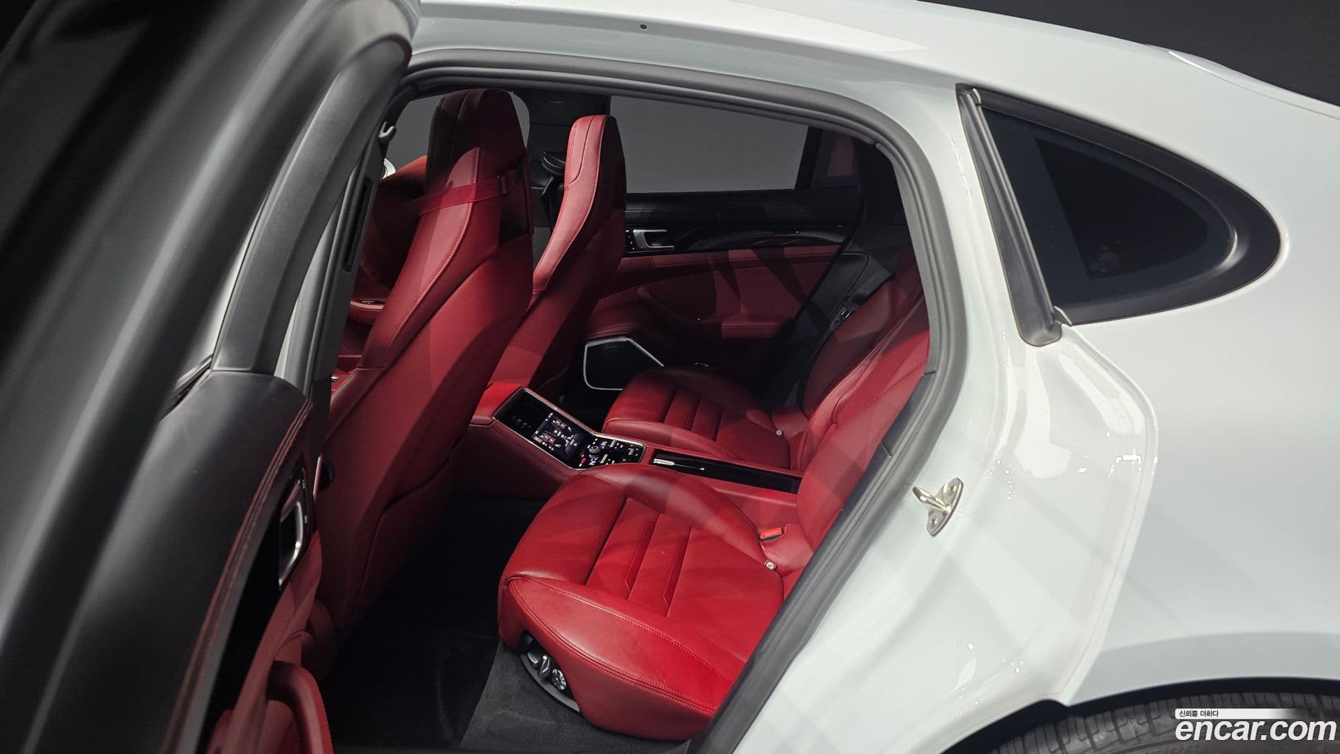 Main__Slider__Photo:Panamera Porsche 2019.8-11