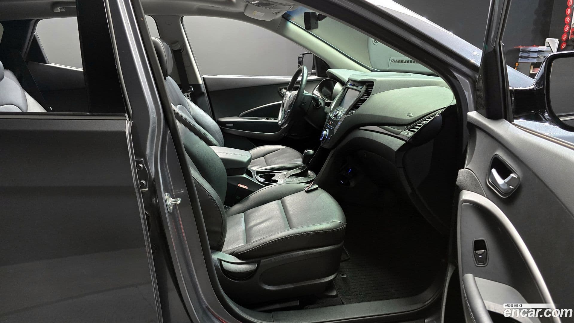 Main__Slider__Photo:Santafe Hyundai 2013.3-9