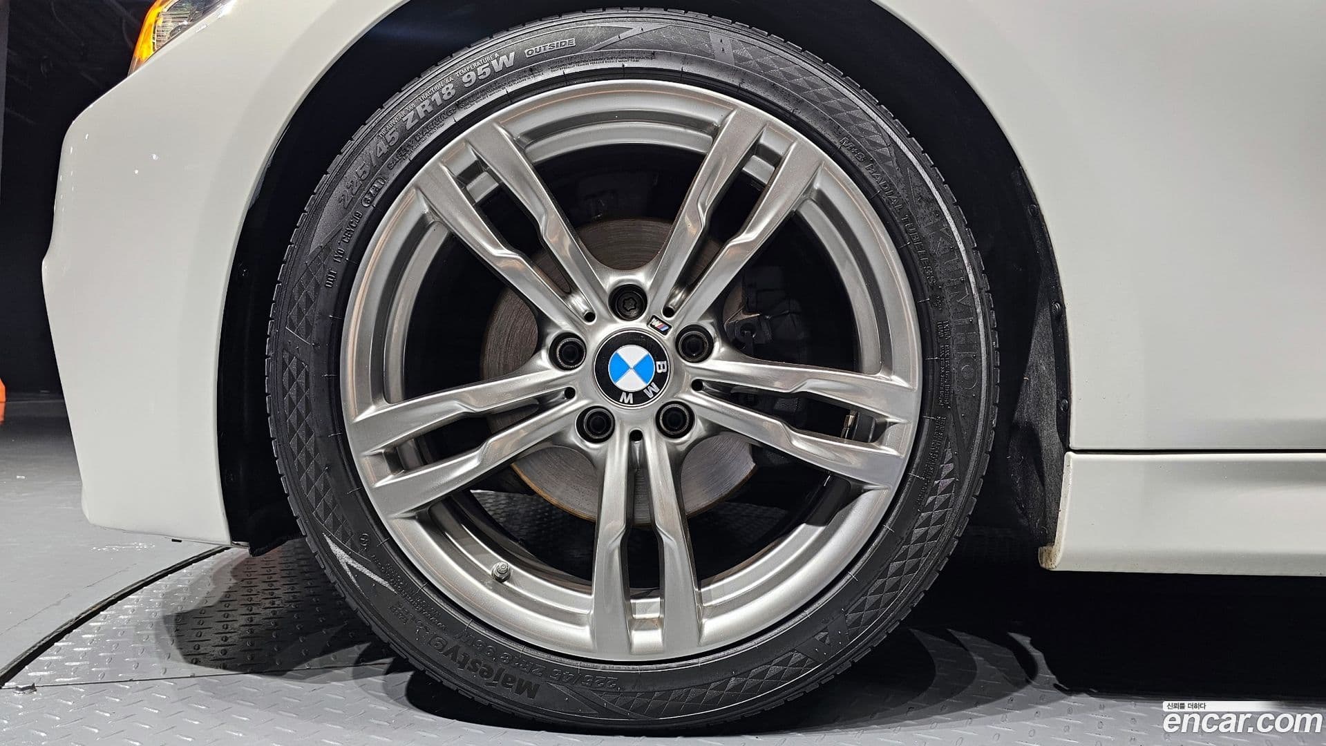 Main__Slider__Photo:3-Series BMW 2016.6-4