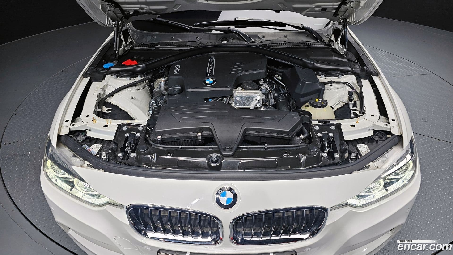 Main__Slider__Photo:3-Series BMW 2016.6-5