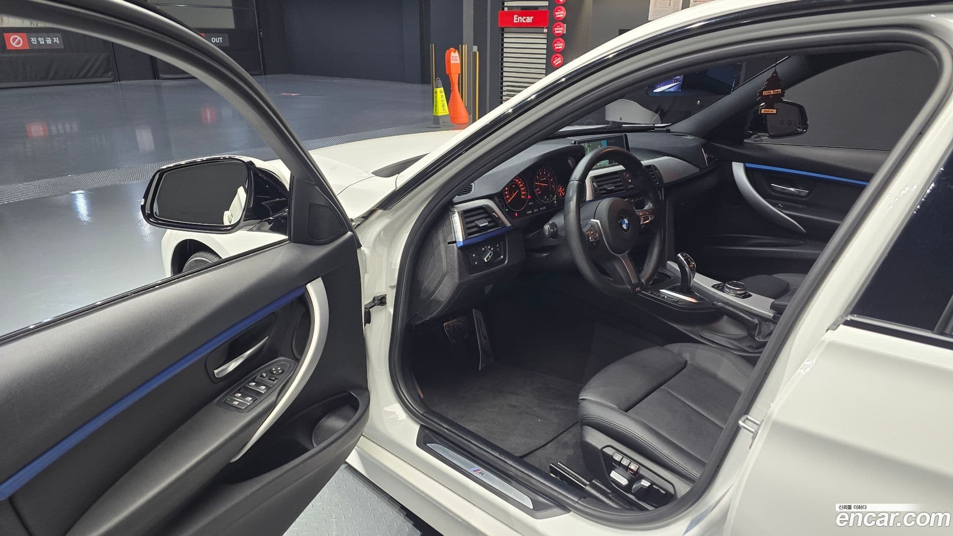 Main__Slider__Photo:3-Series BMW 2016.6-9