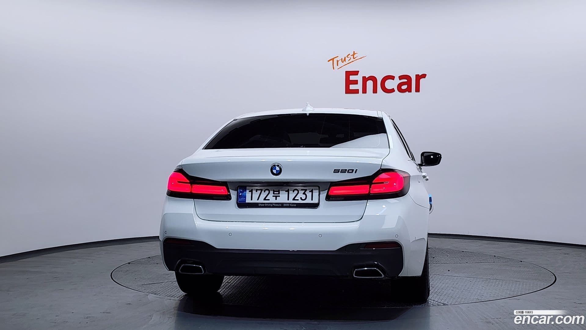 Main__Slider__Photo:5-Series BMW 2022.10-3