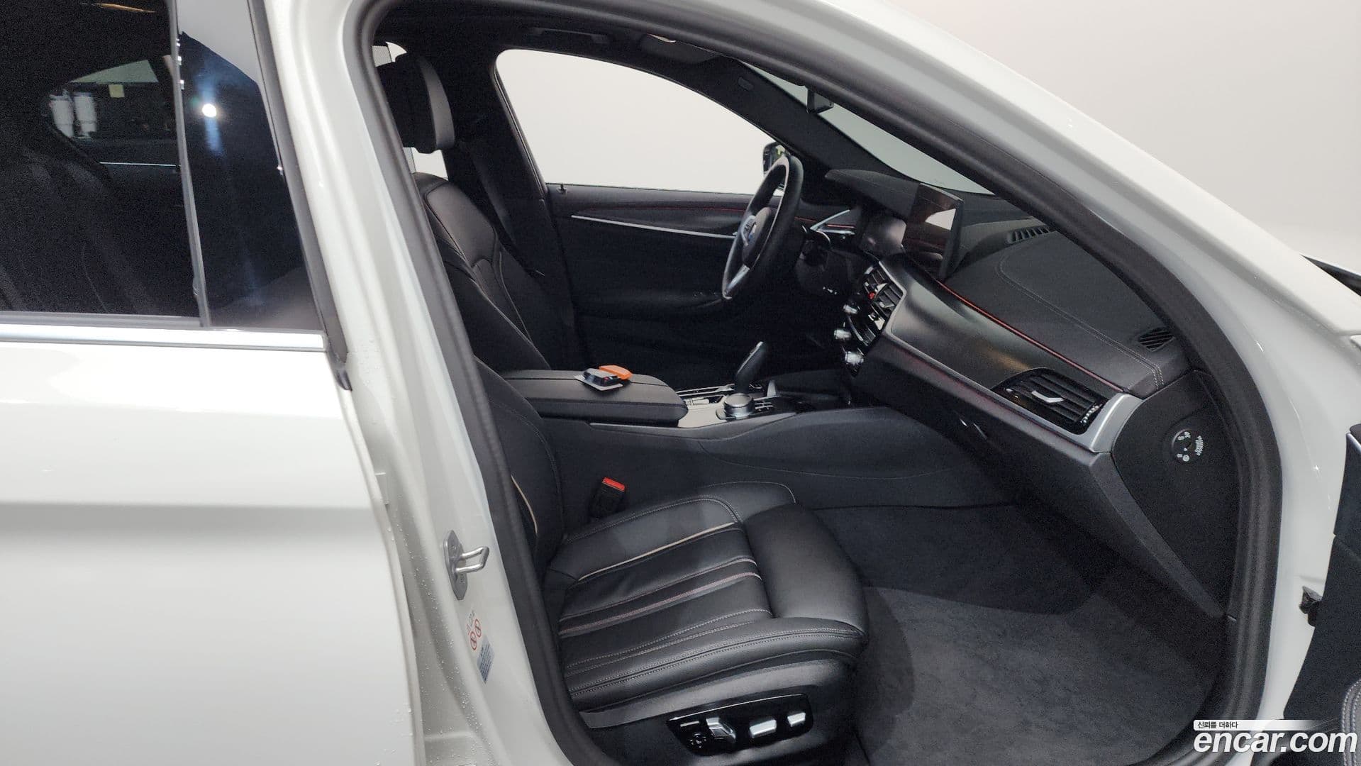 Main__Slider__Photo:5-Series BMW 2022.10-10