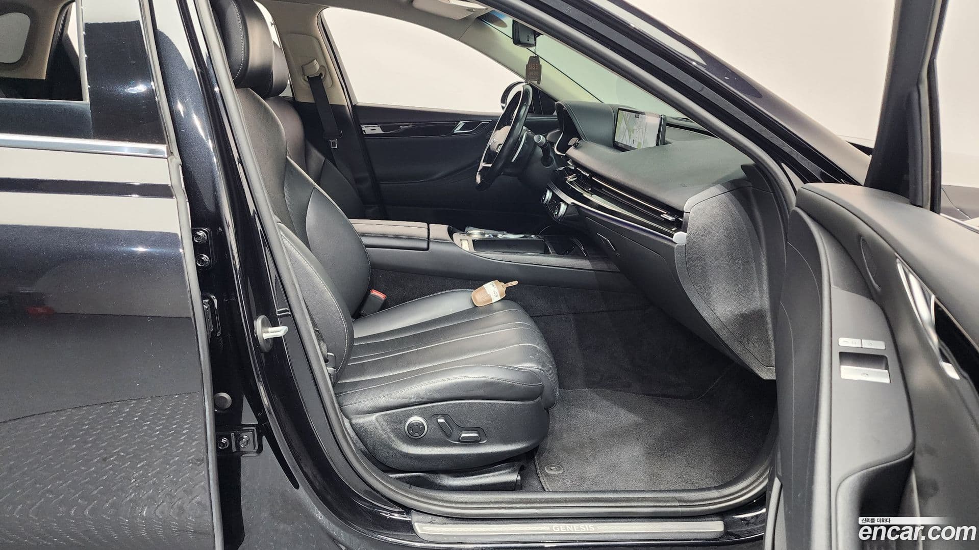 Main__Slider__Photo:G80 Genesis 2020.4-10