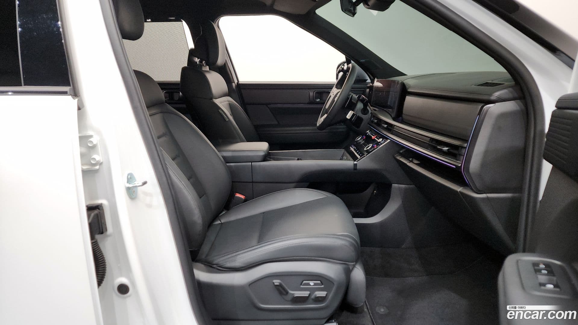 Main__Slider__Photo:Santafe Hyundai 2024.0-10