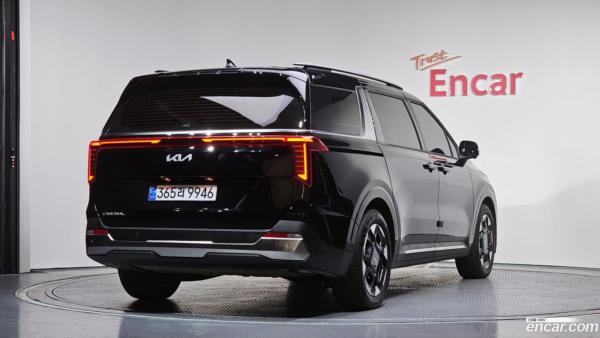 Main__Slider__Photo:Canival Kia 2024.9-1