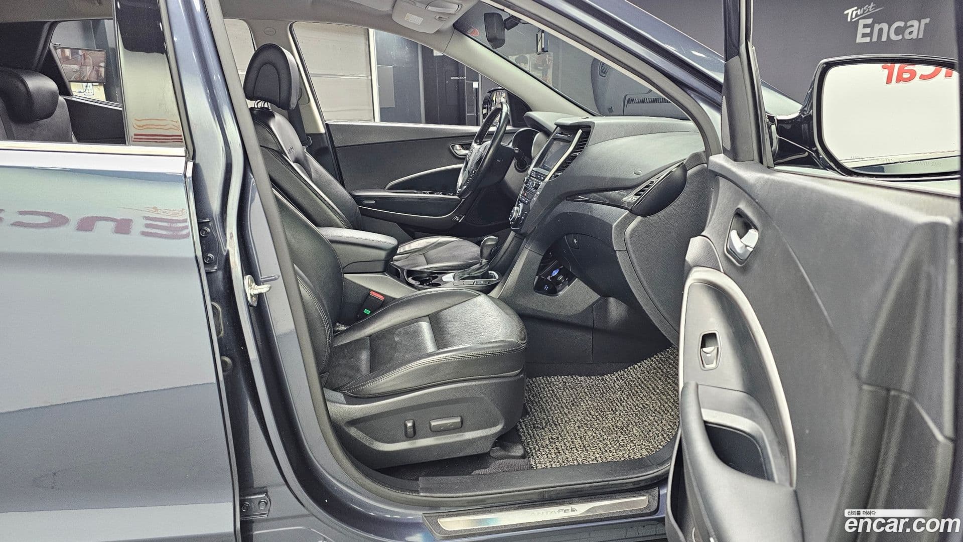 Main__Slider__Photo:Santafe Hyundai 2015.9-10