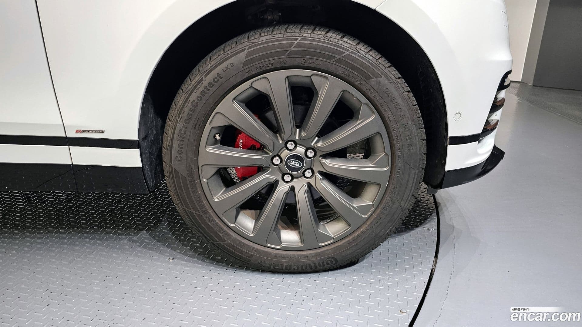 Main__Slider__Photo:Range Rover Velar Land Rover 2017.9-4