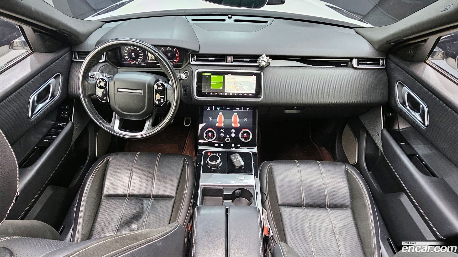 Main__Slider__Photo:Range Rover Velar Land Rover 2017.9-6