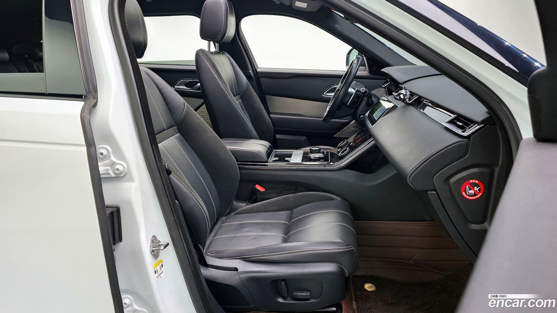 Main__Slider__Photo:Range Rover Velar Land Rover 2017.9-9