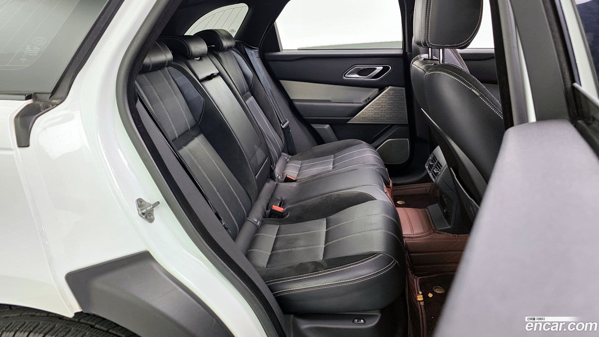 Main__Slider__Photo:Range Rover Velar Land Rover 2017.9-11