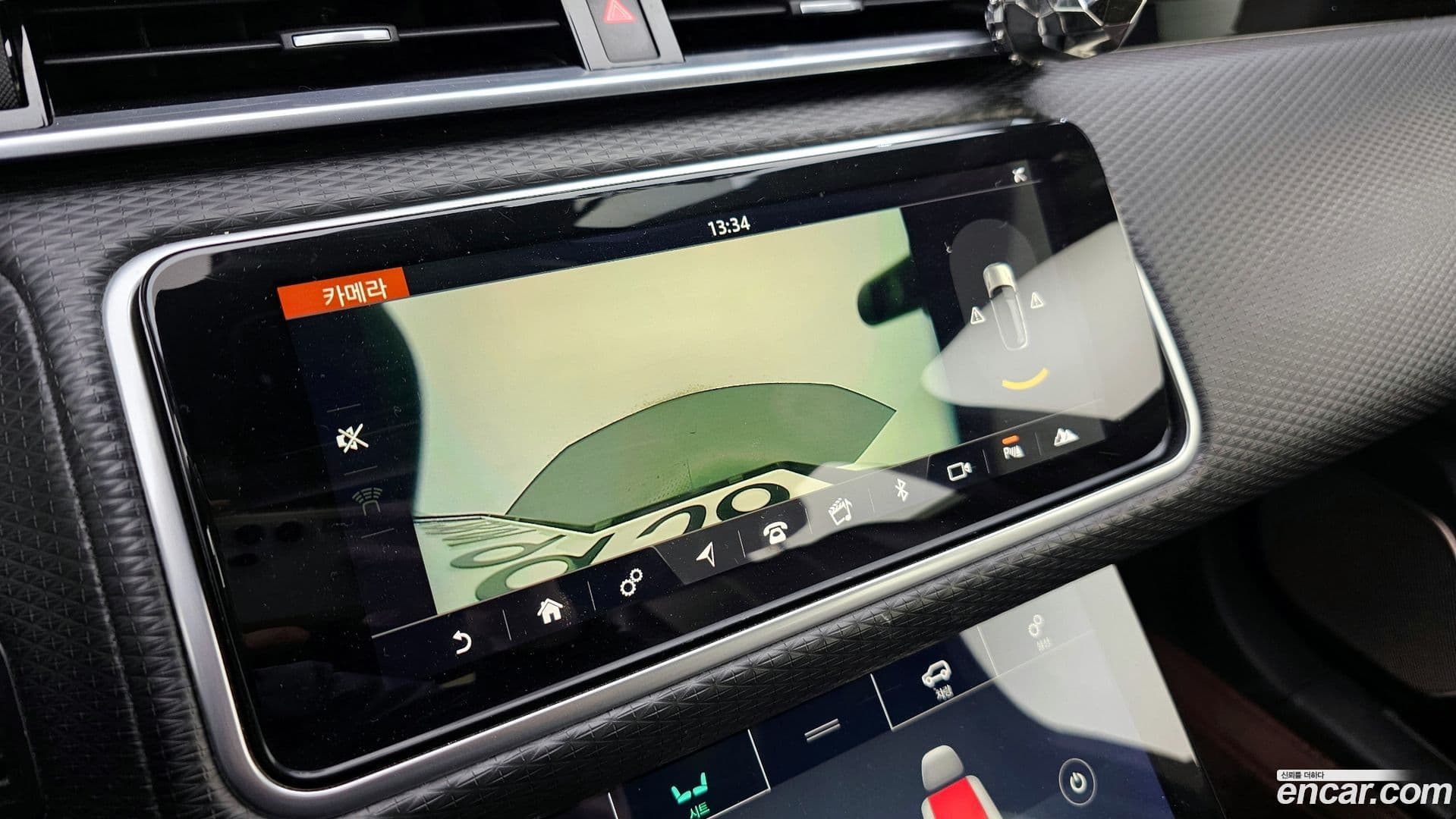 Main__Slider__Photo:Range Rover Velar Land Rover 2017.9-14