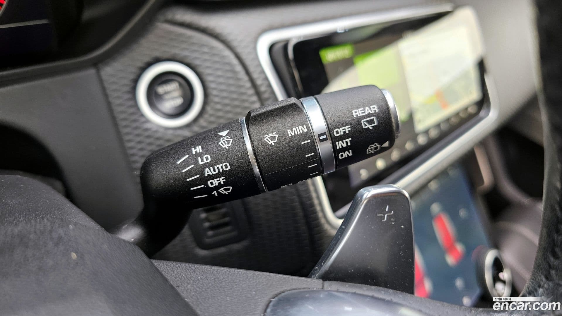 Main__Slider__Photo:Range Rover Velar Land Rover 2017.9-16