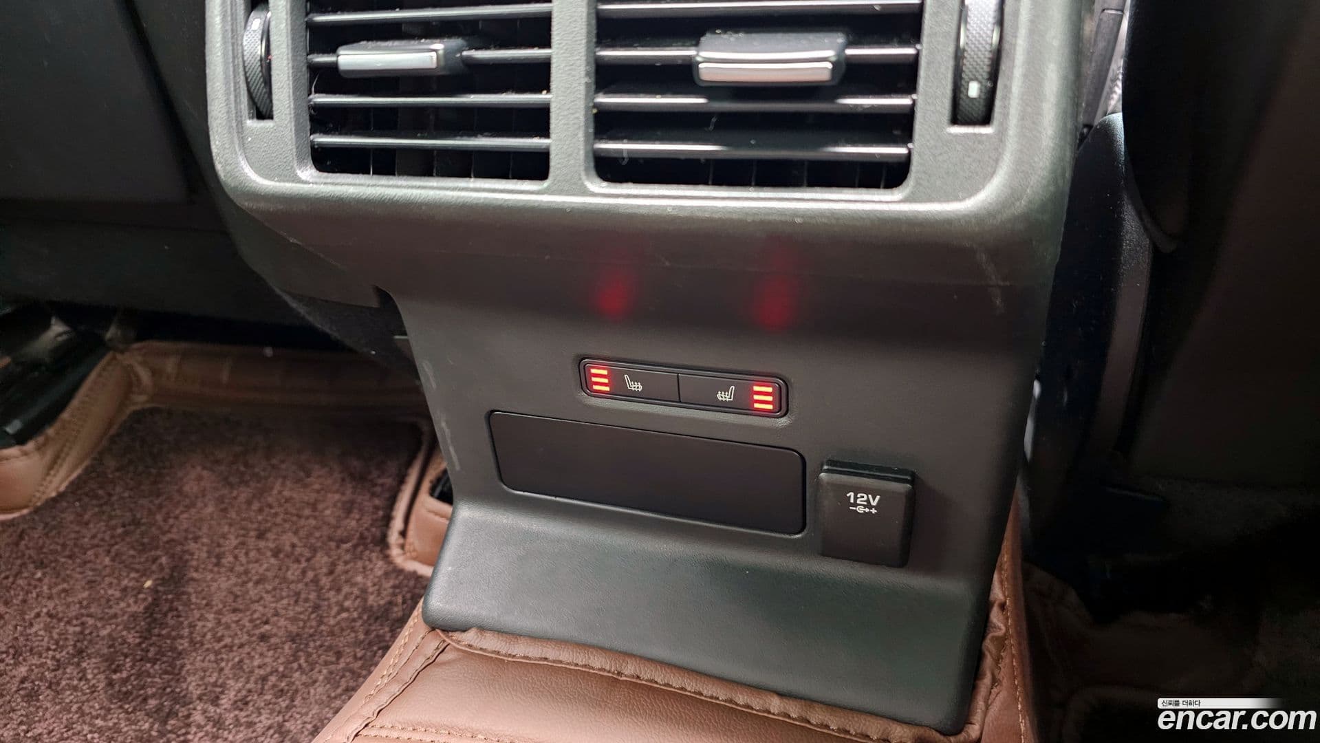 Main__Slider__Photo:Range Rover Velar Land Rover 2017.9-17