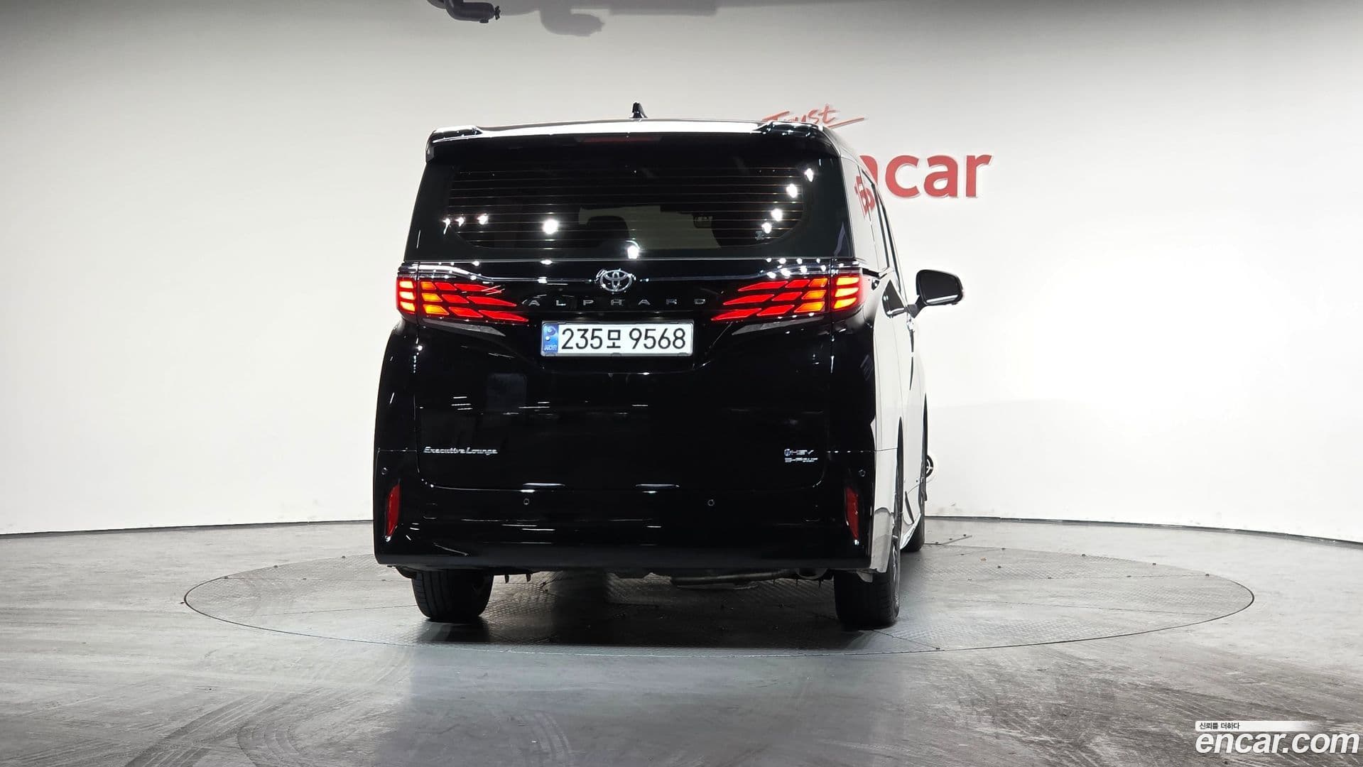 Main__Slider__Photo:Alphard Toyota 2024.11-3