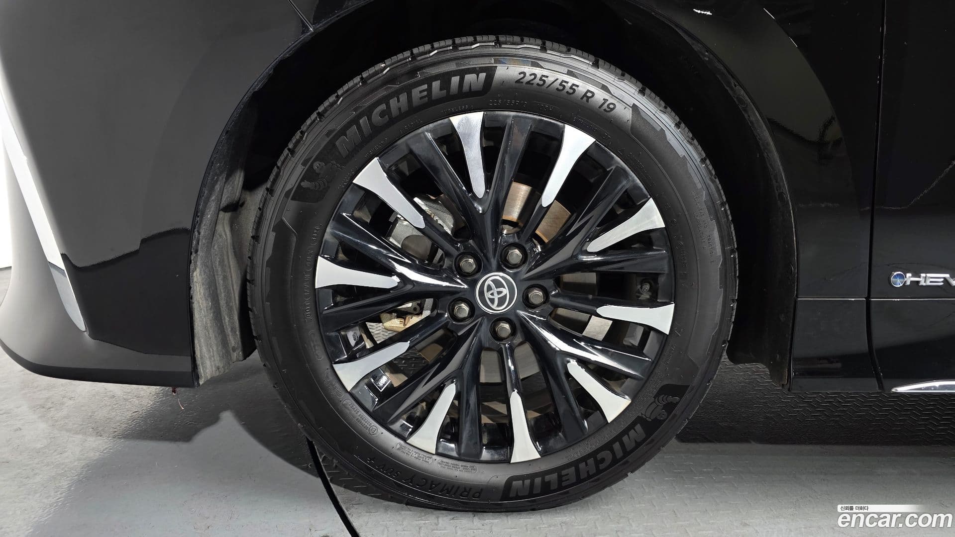 Main__Slider__Photo:Alphard Toyota 2024.11-4