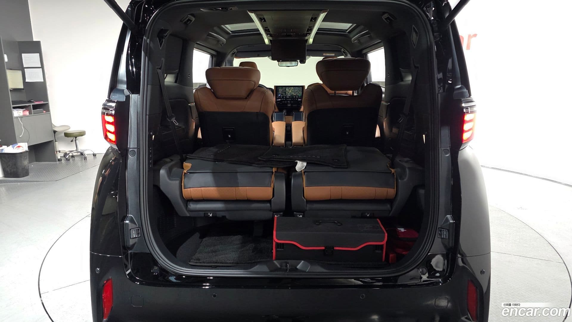 Main__Slider__Photo:Alphard Toyota 2024.11-19