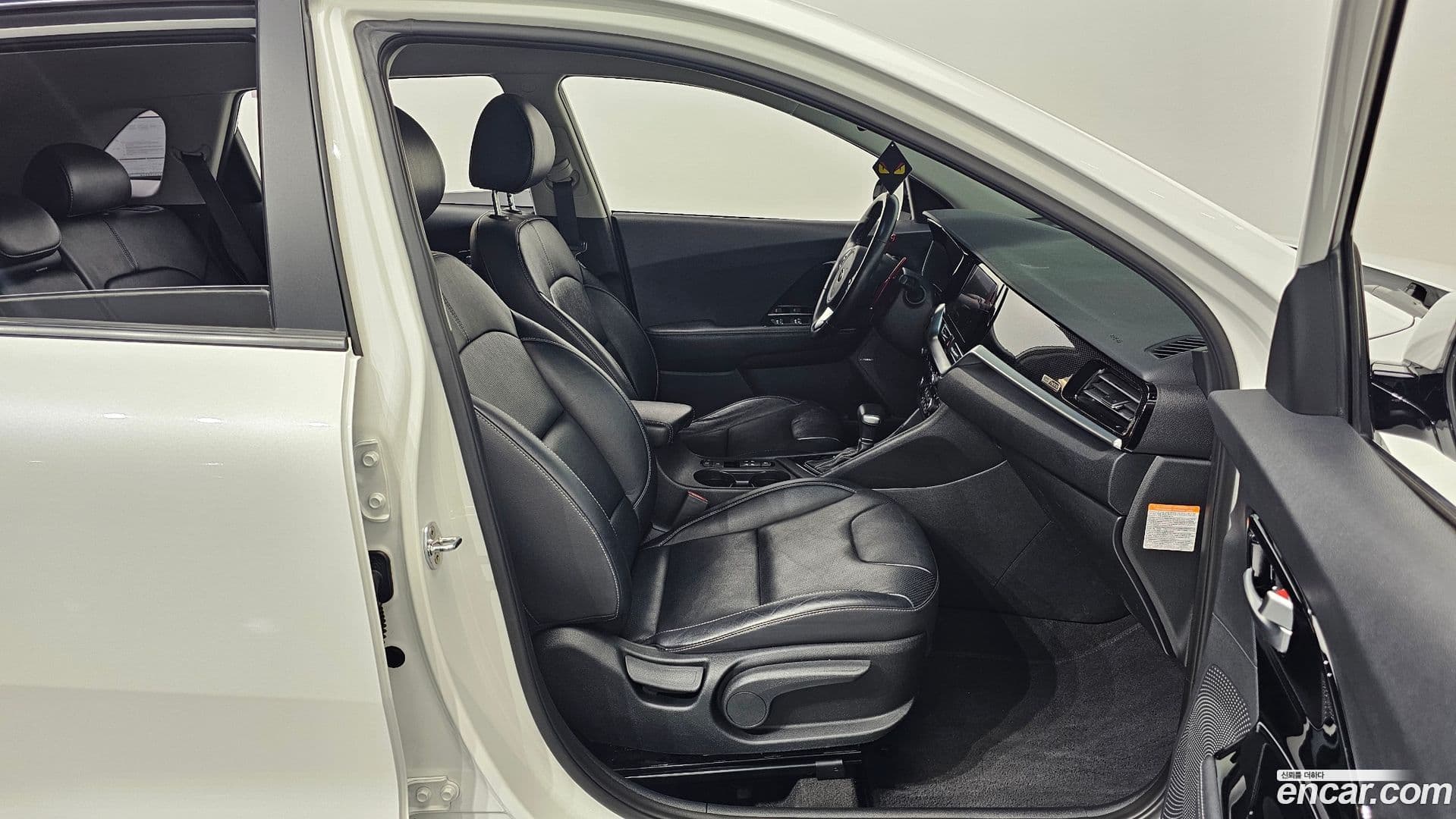 Main__Slider__Photo:Niro Kia 2020.7-9