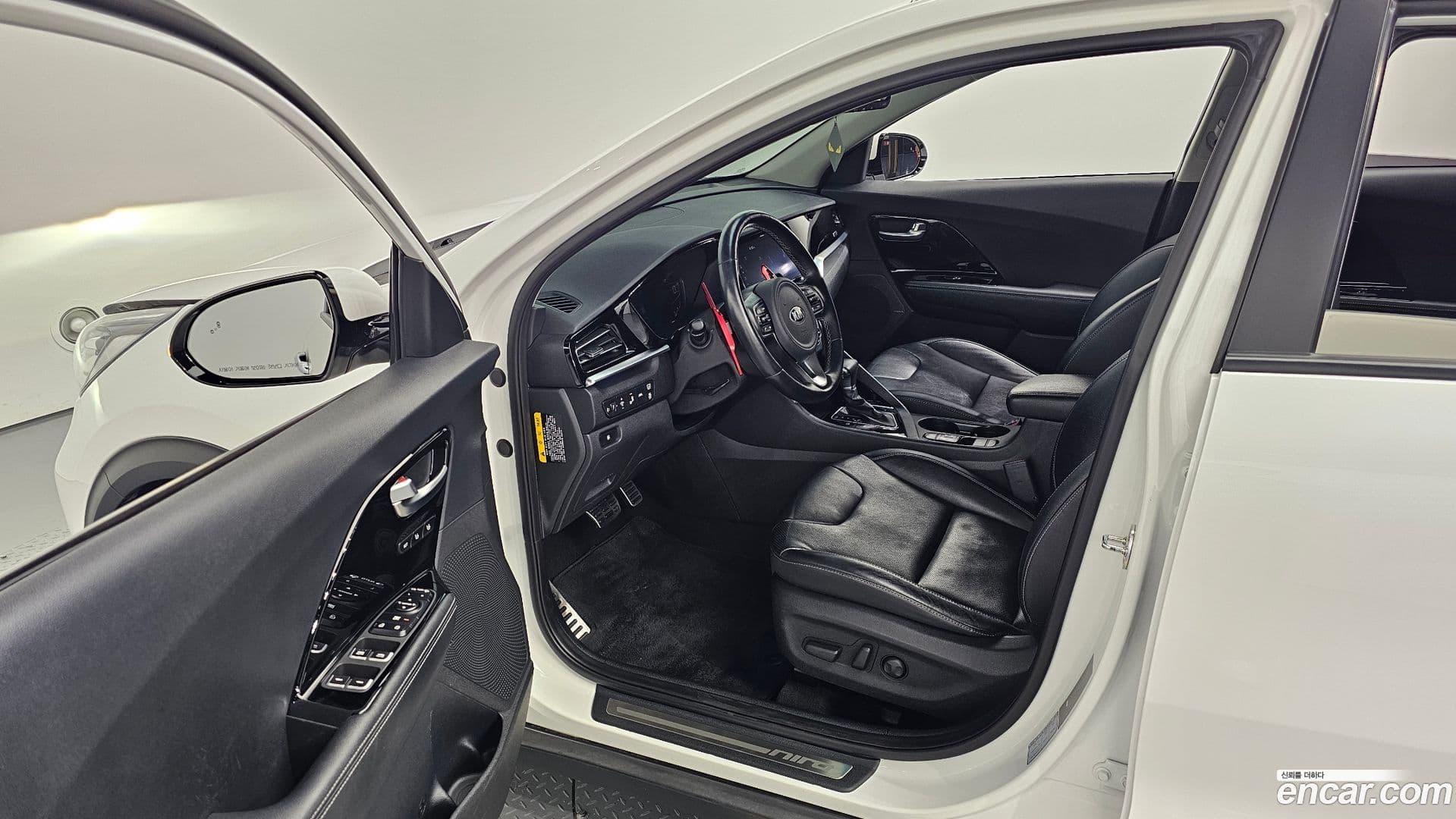 Main__Slider__Photo:Niro Kia 2020.7-10