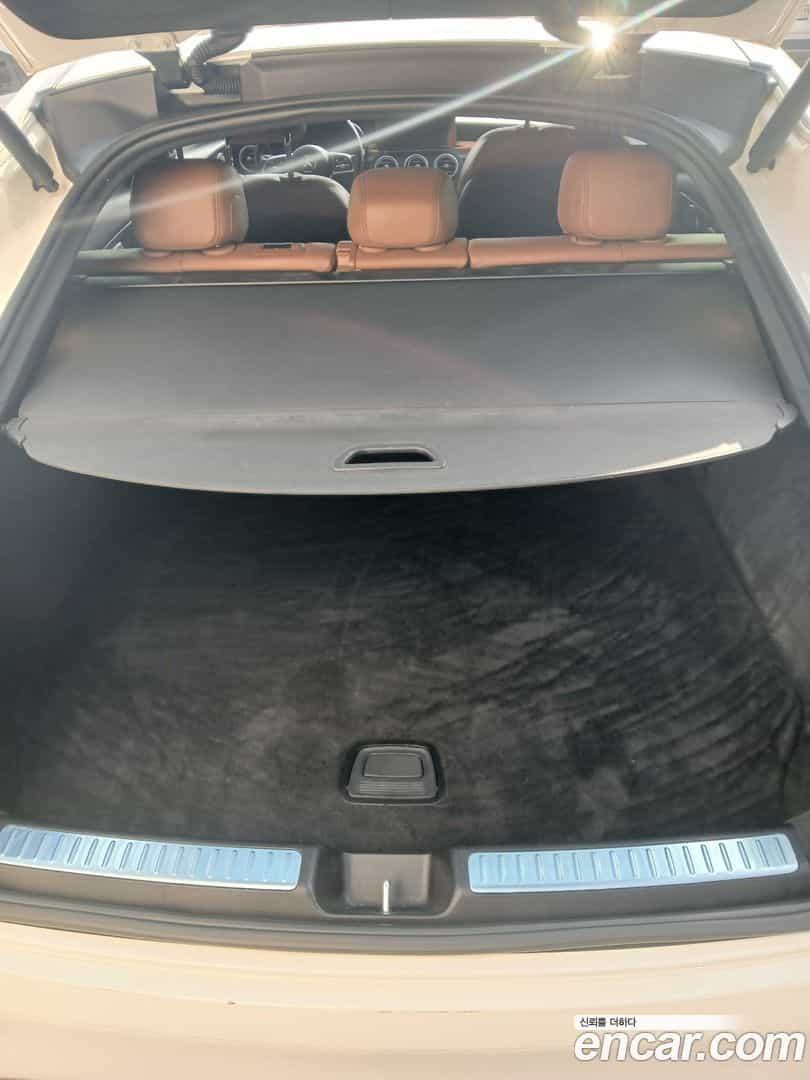 GLC-Class Mercedes-Benz 2021.1-INNER-007