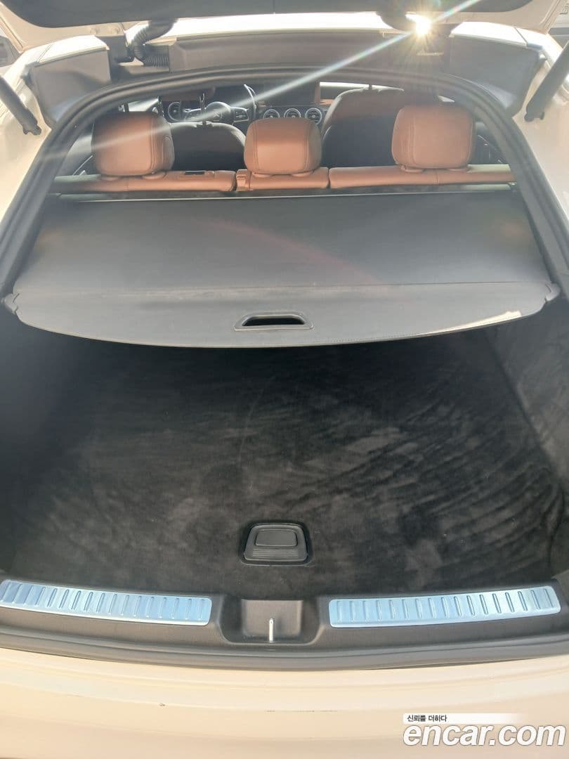 Main__Slider__Photo:GLC-Class Mercedes-Benz 2021.1-6