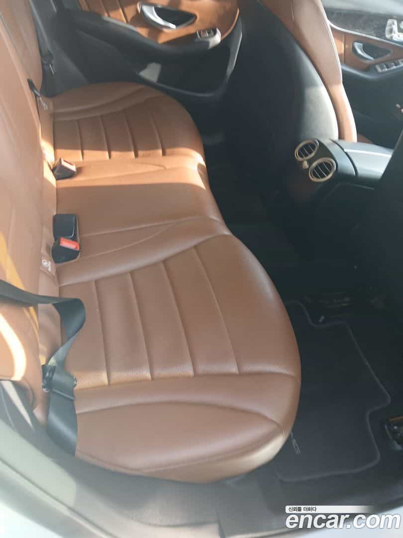 GLC-Class Mercedes-Benz 2021.1-INNER-010