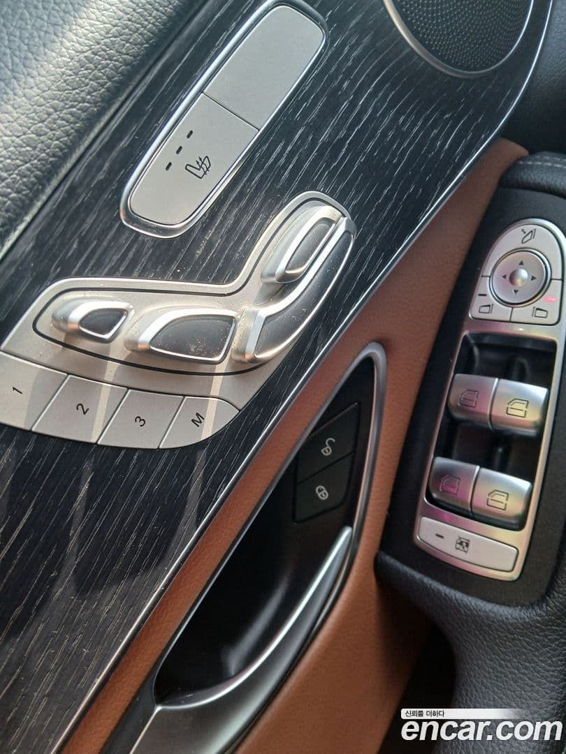 Main__Slider__Photo:GLC-Class Mercedes-Benz 2021.1-14