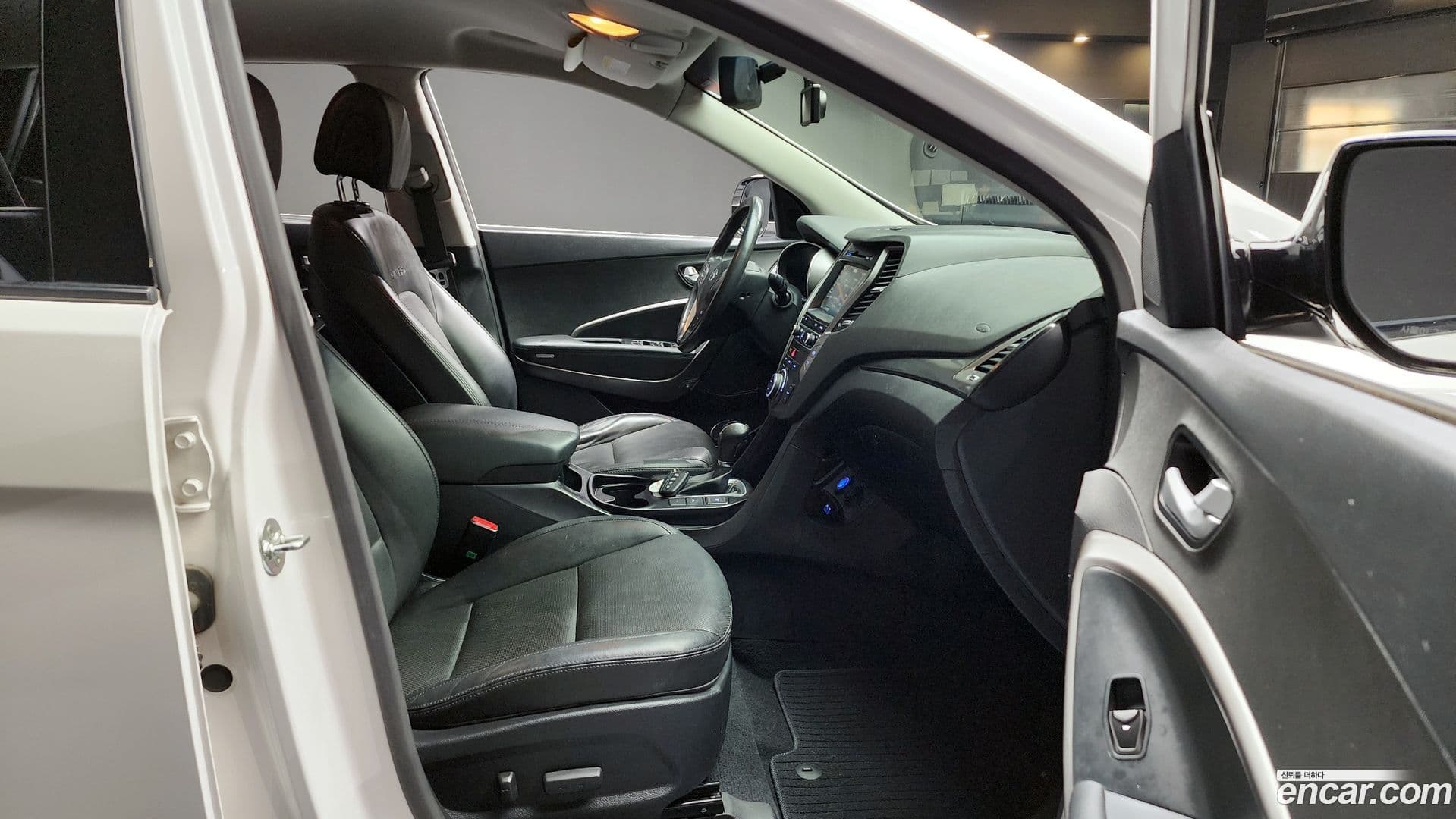 Main__Slider__Photo:Santafe Hyundai 2015.8-9