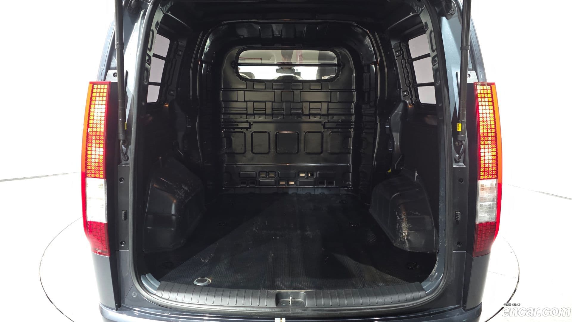 Main__Slider__Photo:Staria Hyundai 2024.2-19