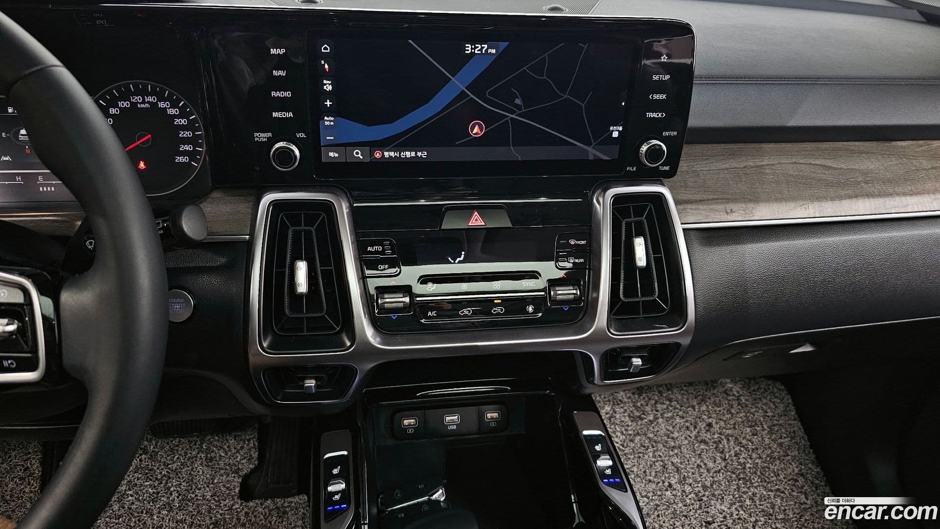 Main__Slider__Photo:Sorento Kia 2020.9-13