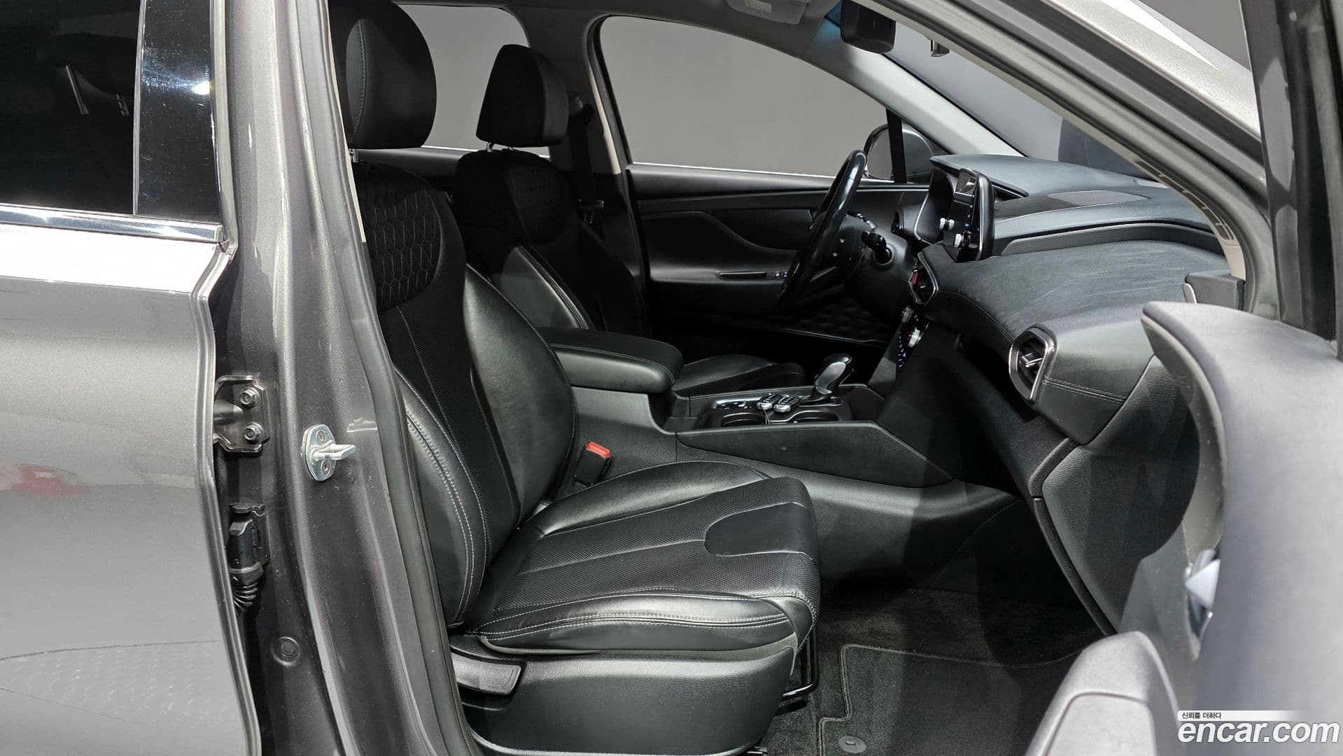 Main__Slider__Photo:Santafe Hyundai 2019.9-9