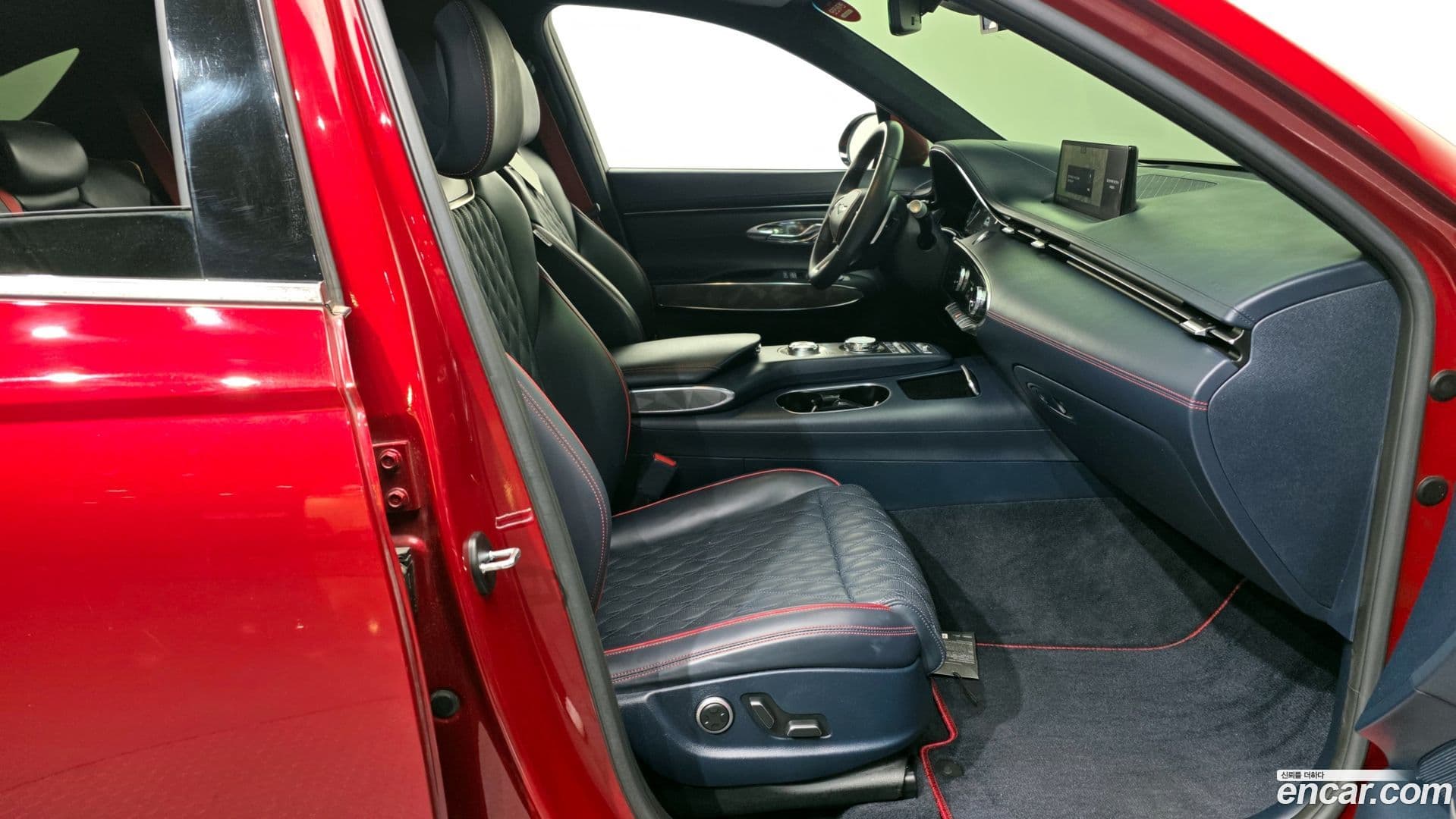 Main__Slider__Photo:GV70 Genesis 2022.0-10