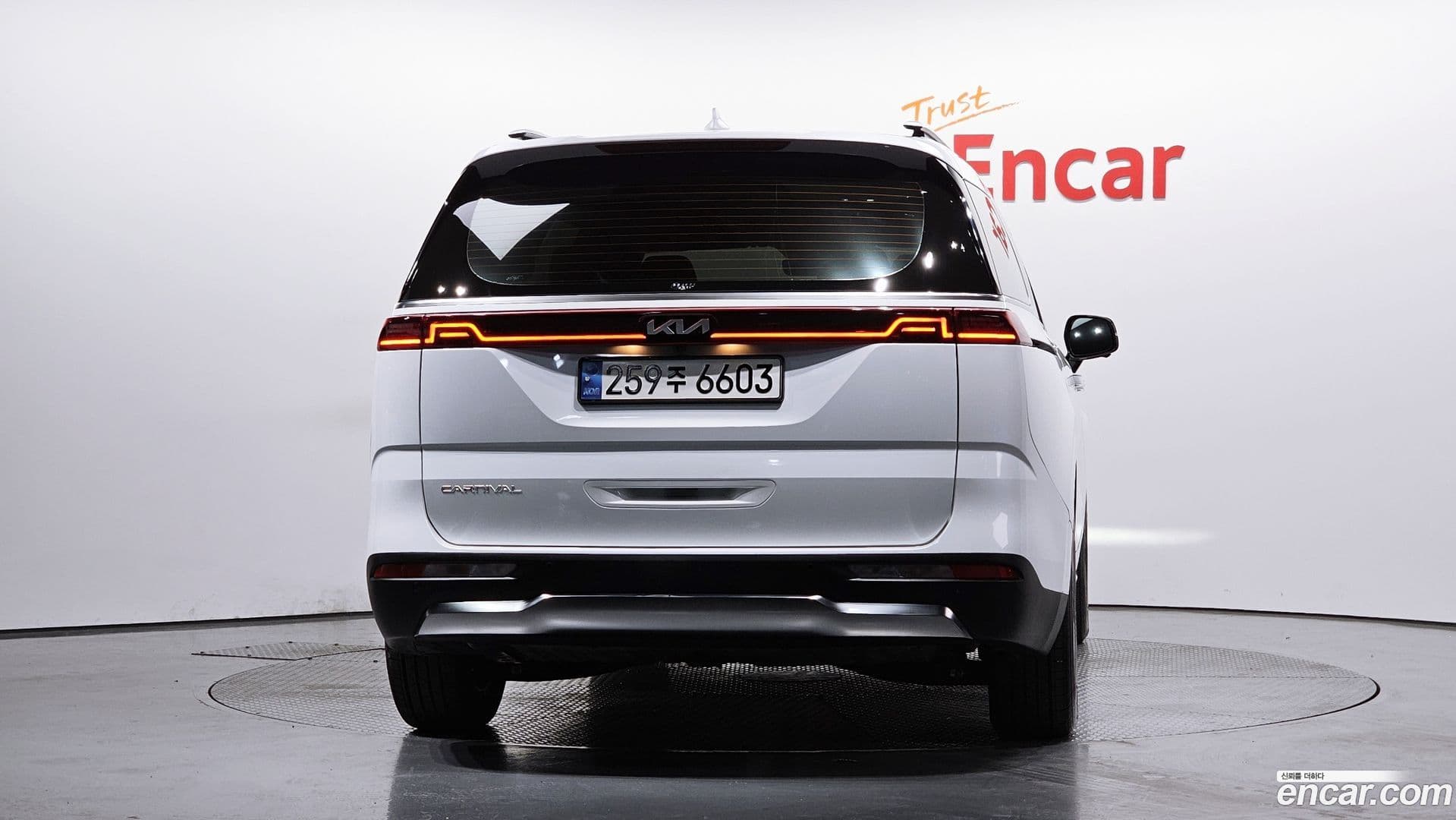 Main__Slider__Photo:Canival Kia 2022.0-3