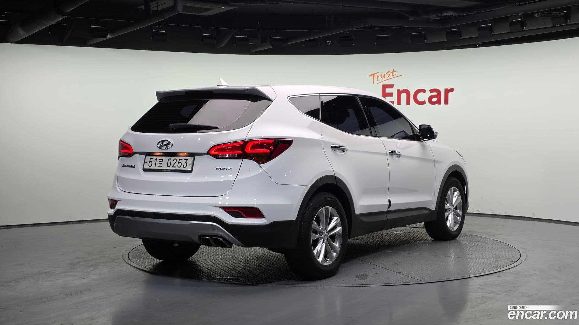 Main__Slider__Photo:Santafe Hyundai 2016.3-1