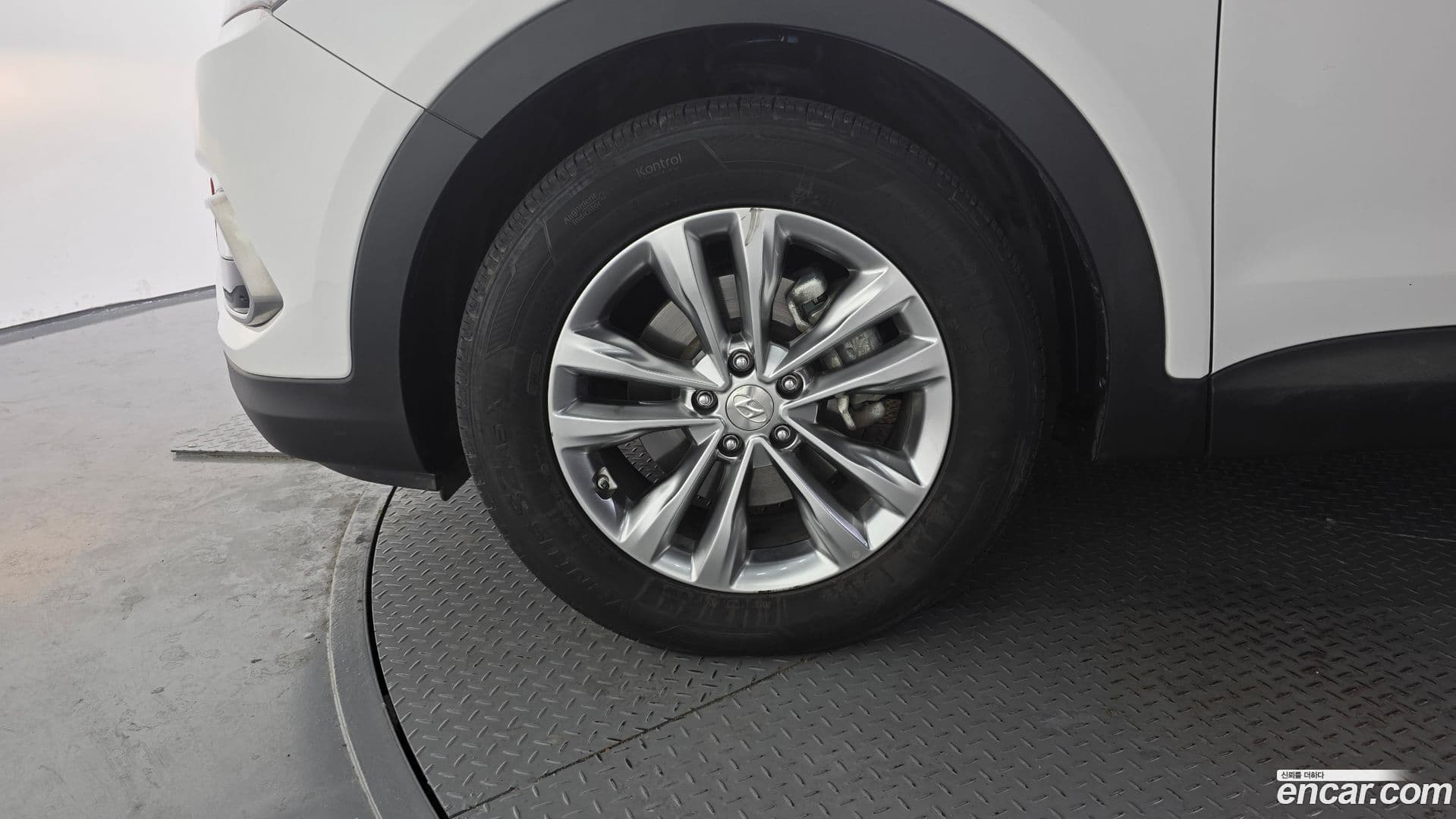 Main__Slider__Photo:Santafe Hyundai 2016.3-4