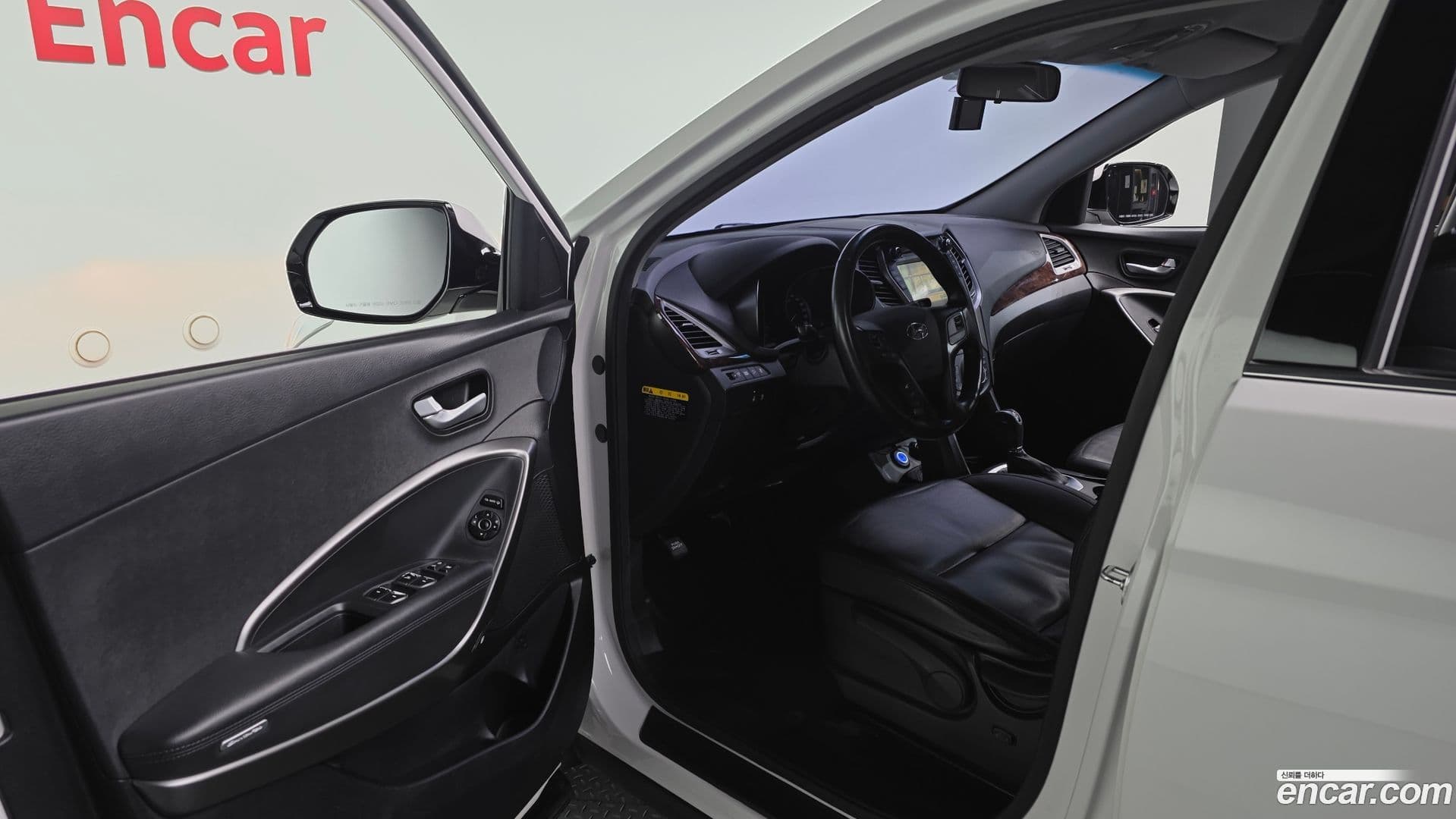 Main__Slider__Photo:Santafe Hyundai 2016.3-9