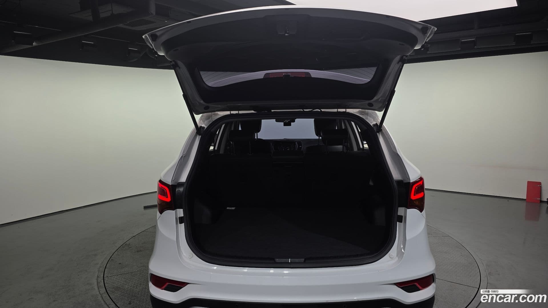 Main__Slider__Photo:Santafe Hyundai 2016.3-19