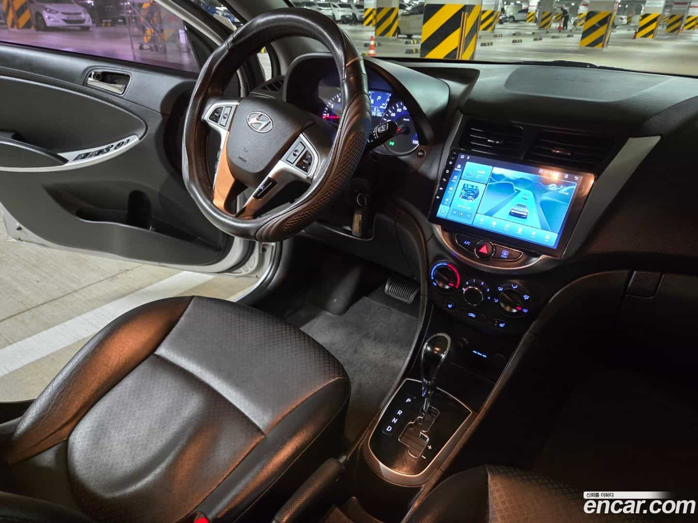 Accent Hyundai 2013.1-INNER-010