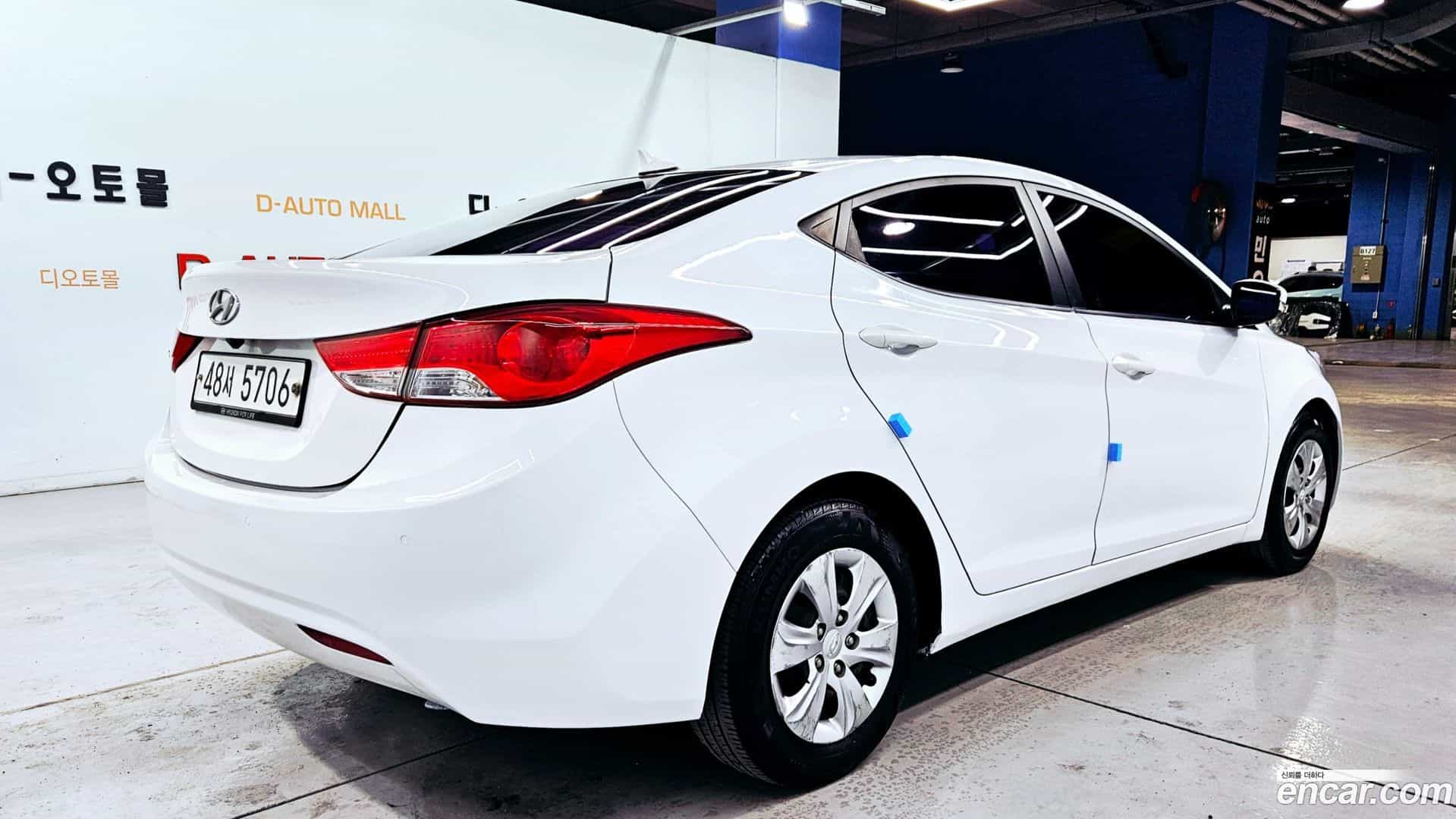 AVANTE Hyundai 2011.5-INNER-009