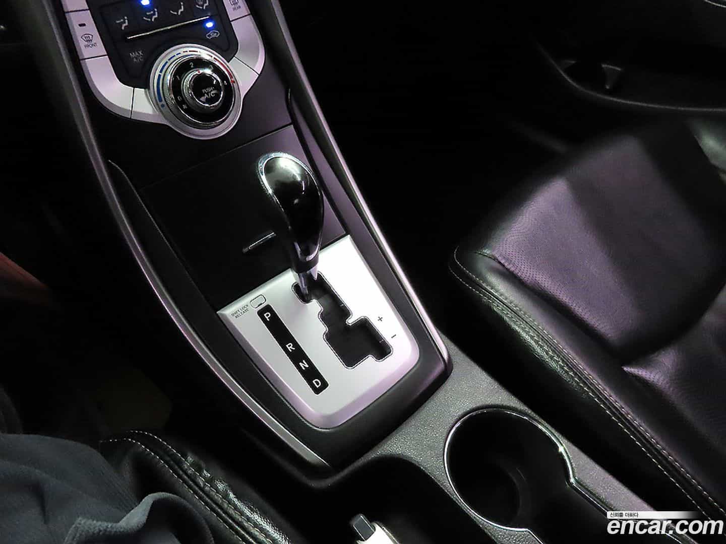 AVANTE Hyundai 2011.5-OPTION-023