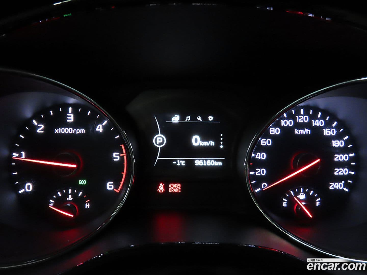 Main__Slider__Photo:Canival Kia 2016.1-8