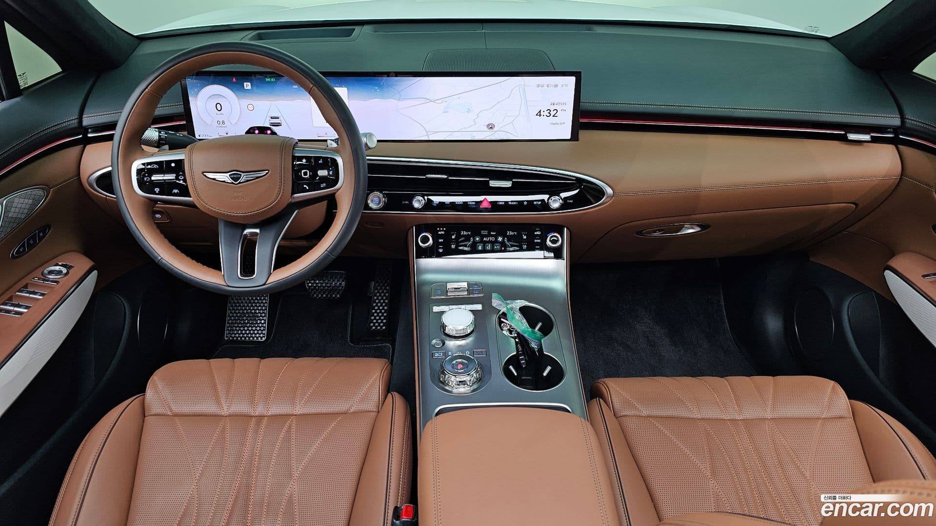 Main__Slider__Photo:GV70 Genesis 2025.8-6