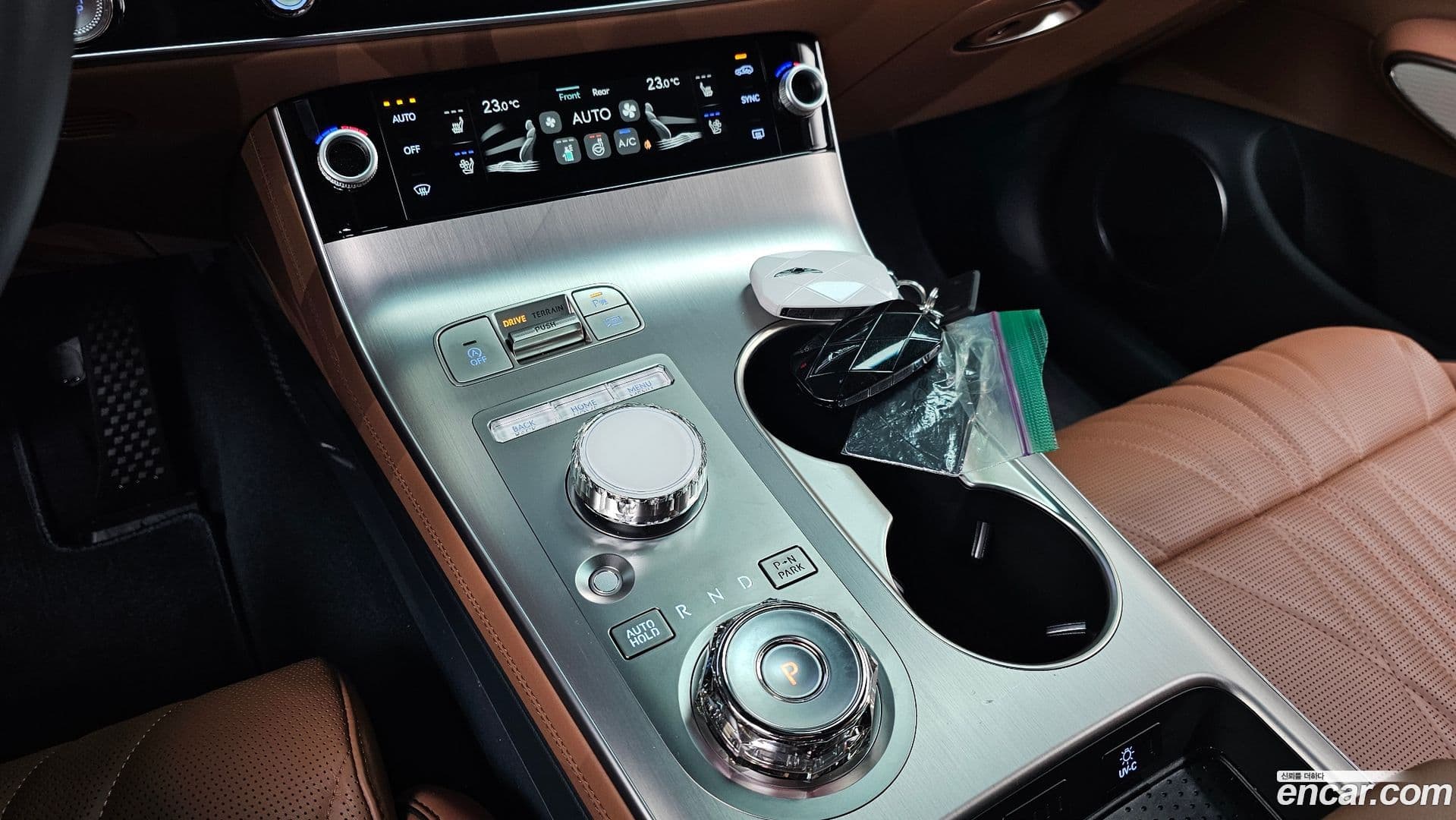 Main__Slider__Photo:GV70 Genesis 2025.8-8