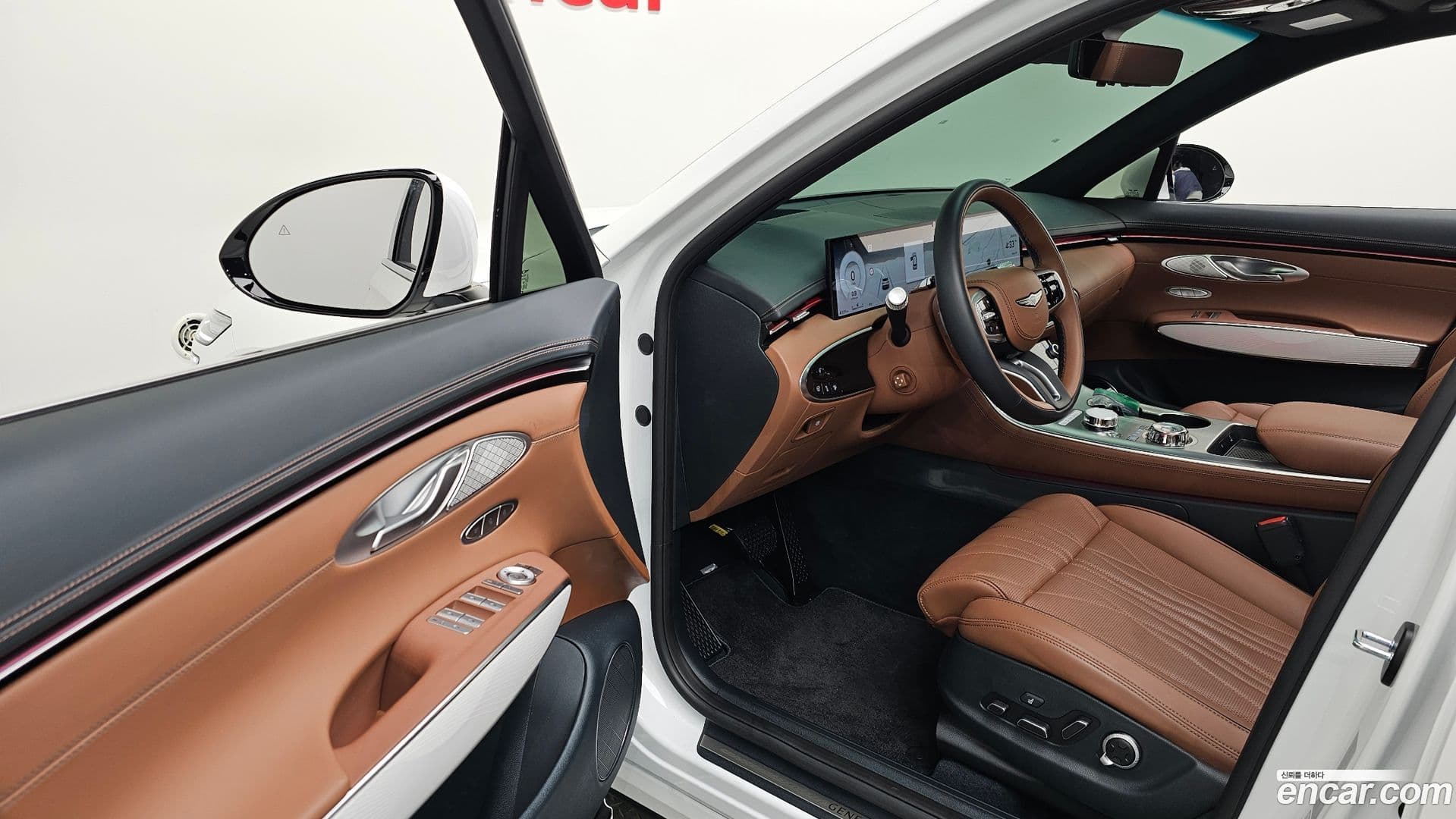 Main__Slider__Photo:GV70 Genesis 2025.8-9